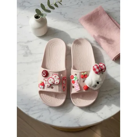 Màu hồng - Dép nữ quai ngang đi nhẹ êm chống trơn trượt kèm sét charm xinh xắn