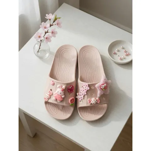 Màu hồng - Dép nữ quai ngang đi nhẹ êm chống trơn trượt kèm sét charm xinh xắn