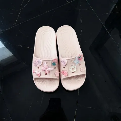 TẶNG KÈM CHARM XINH - Dép nữ quai ngang đi nhẹ êm, chống trơn trượt