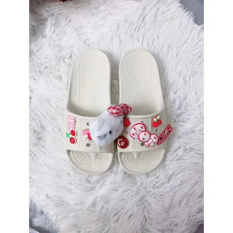 Màu be - Dép nữ quai ngang đi nhẹ êm chống trơn trượt kèm sét charm xinh xắn