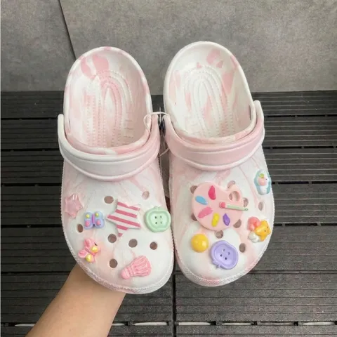 Mẫu mới 2026 - Dép sục loang nữ năng động, cá tính - mix charm ngẫu nhiên