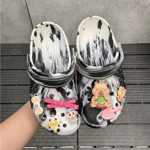 Mẫu mới 2026 - Dép sục loang nữ năng động, cá tính - mix charm ngẫu nhiên