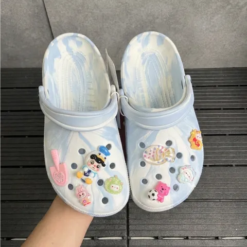 Mẫu mới 2026 - Dép sục loang nữ năng động, cá tính - mix charm ngẫu nhiên