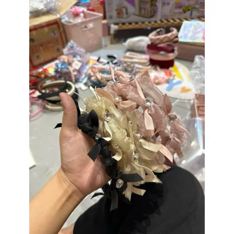 [Bờm] bờm nơ đá voan