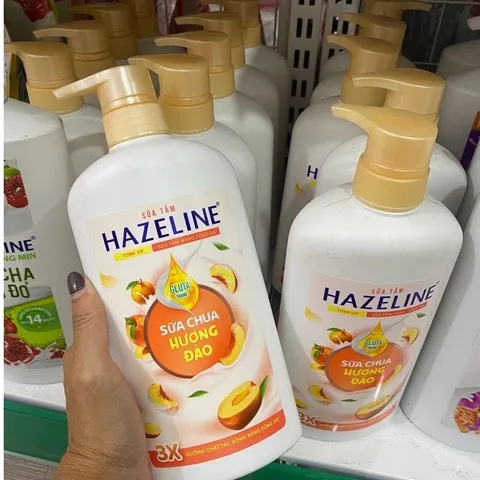 Sữa Tắm Dưỡng Trắng Da Hazeline sữa chua hương đào 670gr (Chai)