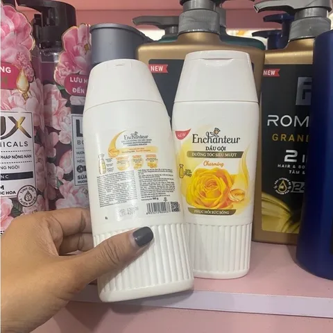 Dầu gội Enchanteur Dâu Gợi Charming dưỡng tóc siêu mượt phục hồi sức sống