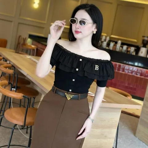 Áo trễ vai bèo cúc đá siu xinh, áo mặc được 2 kiểu trễ vai và cổ tròn, chất cotton co giãn mềm mát - May0915