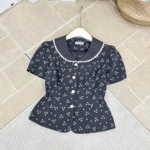 Áo sơ mi ký giả cổ sen hoa nhí siêu xinh, form áo vừa dễ mặc dễ mix đồ - May0915