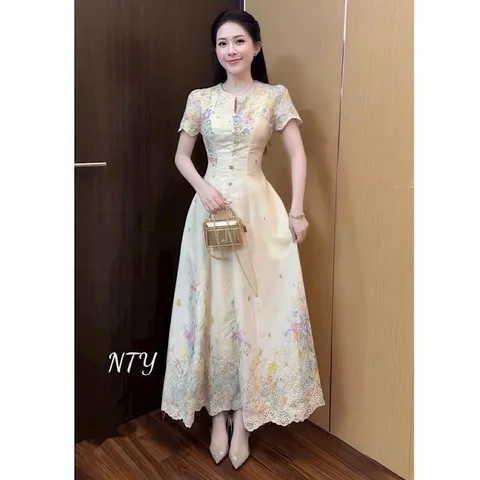Váy xoè thêu hoa cúc bọc xinh xắn, form tôn dáng trẻ trung thanh lịch - May0915