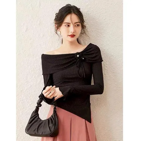 SALE - Áo trễ vai đính hoa vạt chéo siêu xinh - May0915