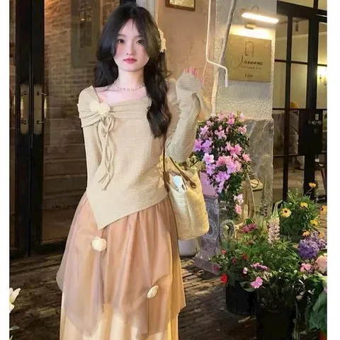 SALE - Áo trễ vai đính hoa vạt chéo siêu xinh - May0915