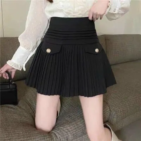 Chân váy xếp ly dáng ngắn siêu dễ mix đồ