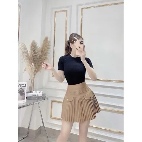 Chân váy xếp ly dáng ngắn siêu dễ mix đồ