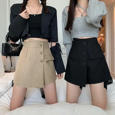 Chân váy chữ A cạp chéo cúc dọc trước nắp túi