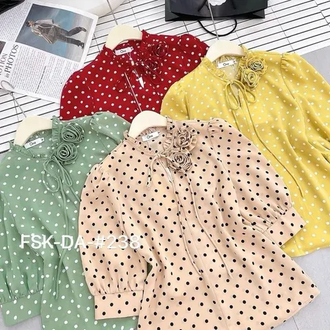 Áo sơ mi lụa hàn châu chấm bi cổ bèo đính hoa xinh - May0915
