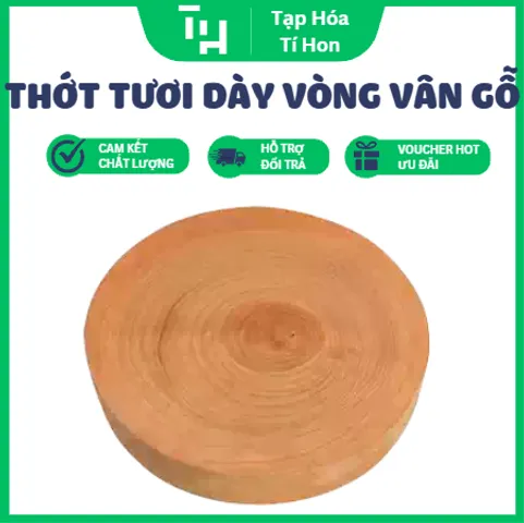 Thớt Tươi Cao Cấp Dày 6cm, dày dặn với các vòng vân gỗ tự nhiên rõ nét đặt trên mặt bàn gỗ (TH746)