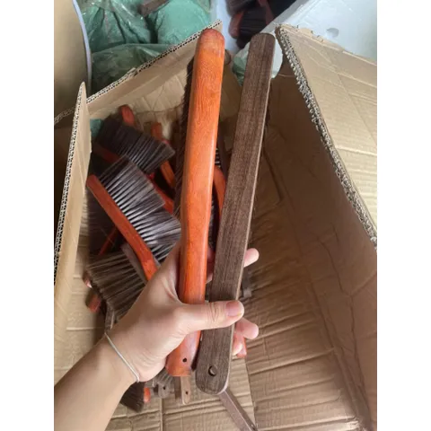 Chổi Gỗ Lông Mềm cầm tay lau chùi bụi bàn thờ, ghế sofa, đệm trải giường