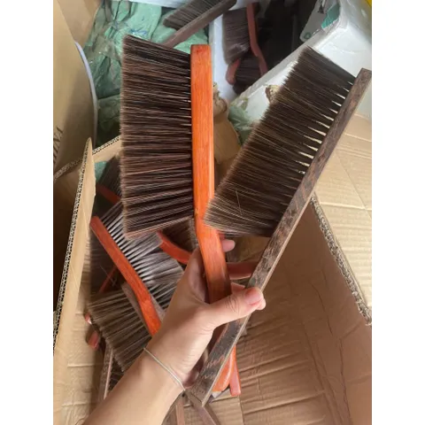 Chổi Gỗ Lông Mềm cầm tay lau chùi bụi bàn thờ, ghế sofa, đệm trải giường