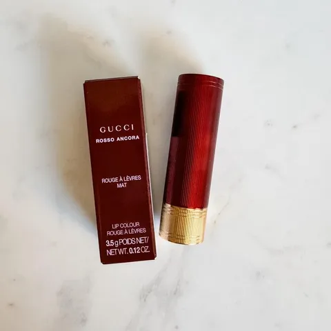 Son Gucci Matte 509 Rosso Ancora Limited Vỏ Đỏ – Son Lì Nhung Mịn, Màu Đỏ Rượu Vang Sang Trọng