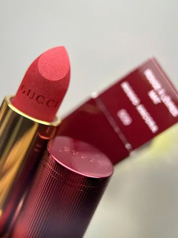 Son Gucci Matte 509 Rosso Ancora Limited Vỏ Đỏ – Son Lì Nhung Mịn, Màu Đỏ Rượu Vang Sang Trọng
