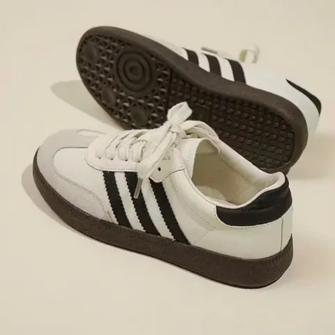 Giày Sneaker Nữ Sọc Đế Nâu Vintage – Giày Thể Thao Basic, Cá Tính, Dễ Phối Đồ