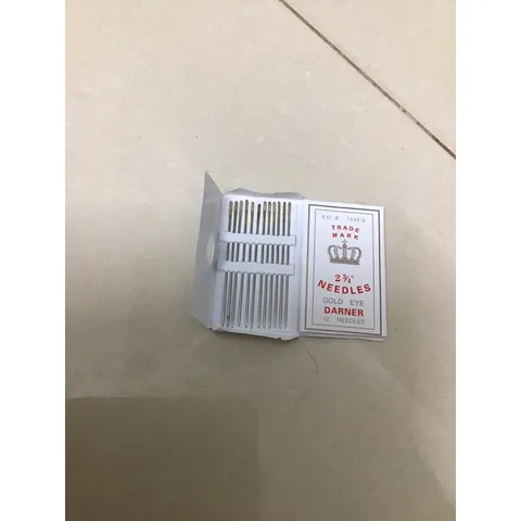 Vỉ 12 kim khâu quần áo - kim xỏ chỉ lỗ to dùng trong may vá dài 7cm