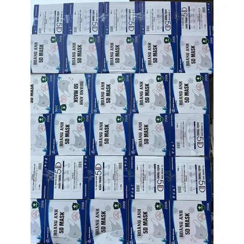 200  Khẩu trang 5D Hoàng Anh dày dặn dây đeo co giãn tốt, chắc chắn ngăn tia uv và khói bụi.