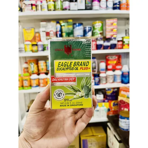 Dầu gió khuynh diệp Con Ó Singapore 25ml