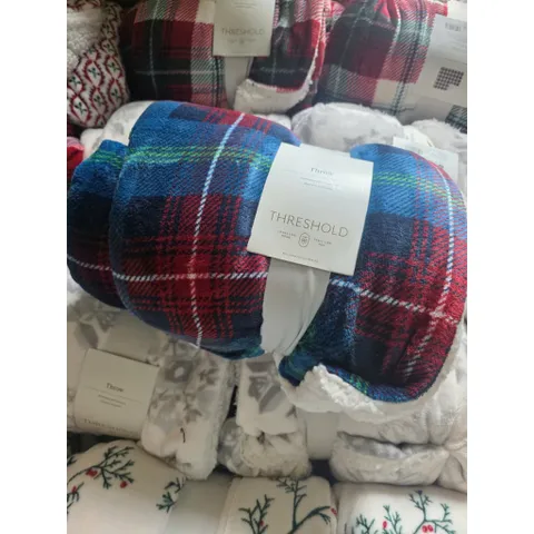 Chăn Mền Mỹ Threshold Plush Throw siêu mềm mịn 1m27x1m52 (50*60 in)