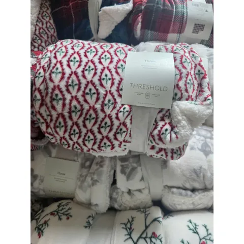 Chăn Mền Mỹ Threshold Plush Throw siêu mềm mịn 1m27x1m52 (50*60 in)