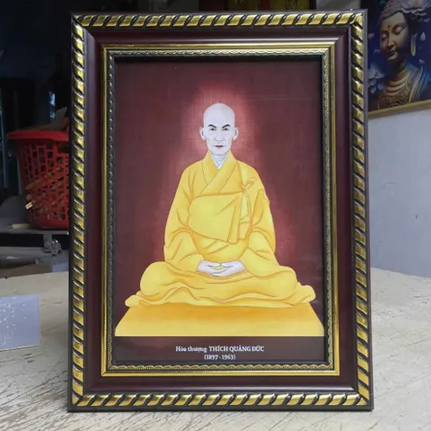 Khung Tranh Hòa Thượng THÍCH QUẢNG ĐỨC - có khung  có hoả tốc 3 CỠ