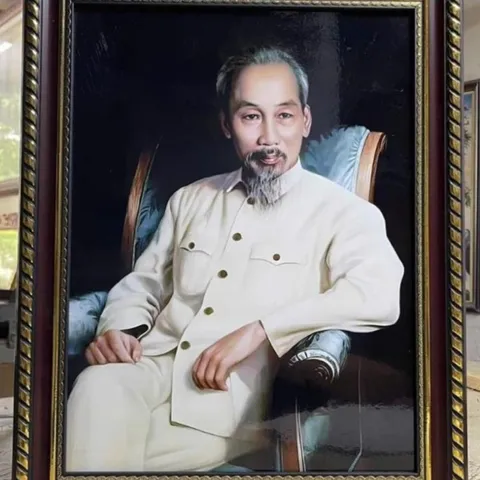 Tranh Bác Hồ ( có khung ) KT 19*25, 28*38, 38*48cm cực đẹp