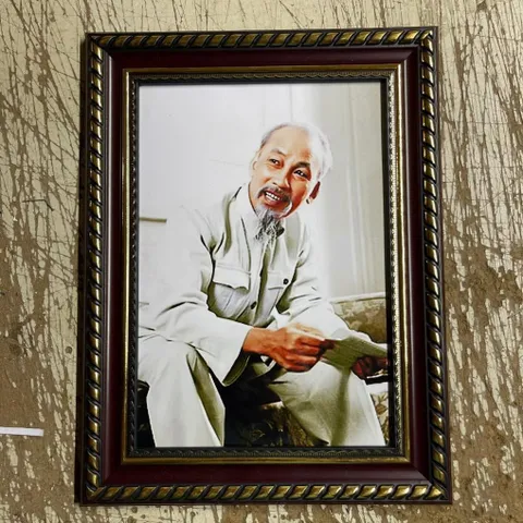 Khung Tranh BÁC HỒ - có khung, KT 19*25, 28*38cm, 38*48cm  có hoả tốc 3 CỠ