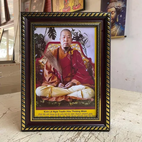 Khung Tranh SƯ TUYÊN HÓA THƯỢNG NHÂN - có khung  có hoả tốc 3 CỠ