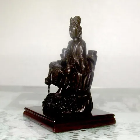 Tượng ngài Quan Thế Âm Bồ Tát đạp sen cao 11cm