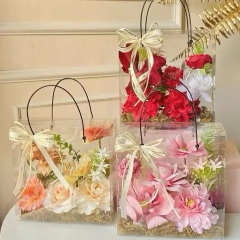 Túi quà xách Mica kèm hoa trang trí đựng son xinh xắn, quà tặng bạn gái độc đáo 🏷️ Giá rẻ nhất