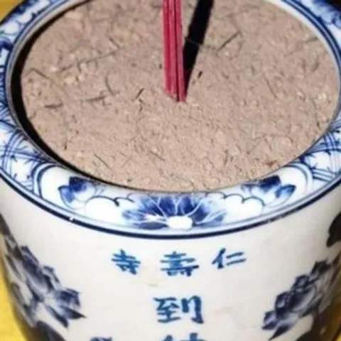 Tro nếp bốc bát hương 100g đã sàng mịn 840522