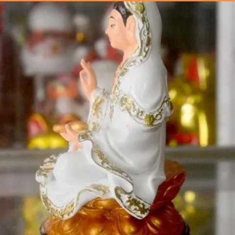 Tượng Ngài Quan Thế Âm bồ tát vẽ màu trắng cao 12cm 840541