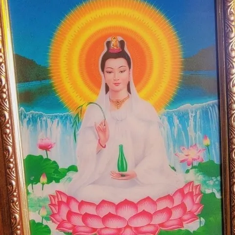 KHUNG HÌNH QUAN ÂM NGỒI 25CM X 35CM IN 3D 840703