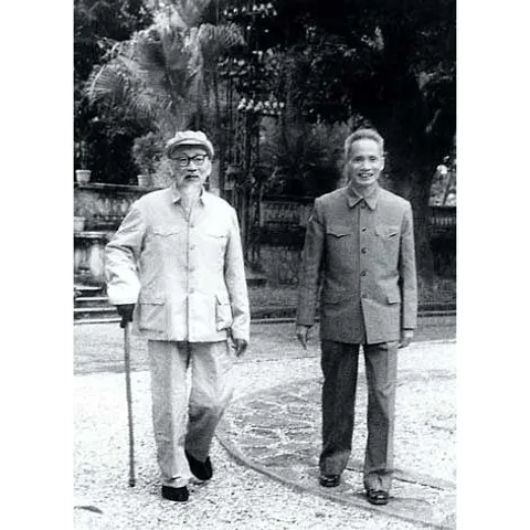 Ảnh Bác Hồ - ( Không khung ) chỉ in + ép Platic, Nhiều kích thước  CÓ HOẢ TỐC 840853