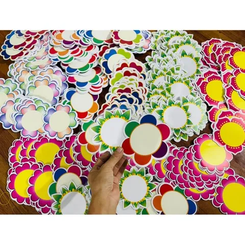 Sét 10 Hoa in màu ép plastic 9-10cm viết số, dấu..