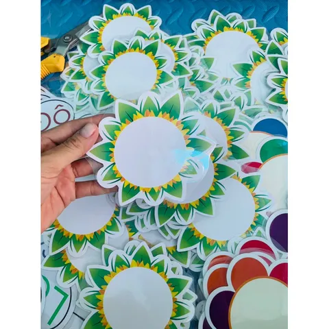 Sét 10 Hoa in màu ép plastic 9-10cm viết số, dấu..