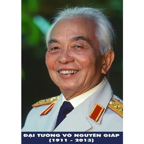 KHUNG TRANH ĐẠI TƯỚNG VÕ NGUYÊN GIÁP 5 MẪU 3 SIZE CHO KHÁCH TREO TƯỜNG 841181