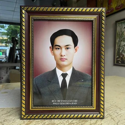 Khung Tranh ĐỨC HUỲNH GIÁO CHỦ - Phật giáo Hòa Hảo ( có khung )  có hoả tốc 3 CỠ 841384