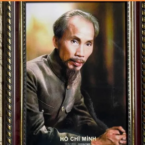 Khung tranh Bác Hồ Kính yêu, KT 19*25, 28*38, 38*48cm  CÓ HOẢ TỐC 841431