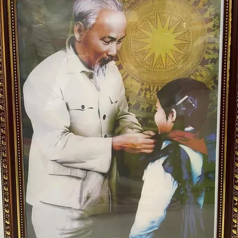 KHUNG HÌNH THỜ CÓ ẢNH ĐỨC HUỲNH GIÁO CHỦ, CÔ BƠ, ĐỊA MẪU, BÁC HỒ, CẬU TÀI CẬU QUÝ, QUAN CÔNG, ÔNG TÀ....