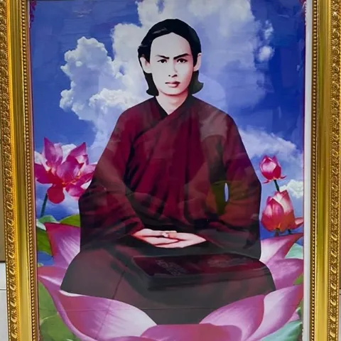 KHUNG HÌNH THỜ CÓ ẢNH ĐỨC HUỲNH GIÁO CHỦ, CÔ BƠ, ĐỊA MẪU, BÁC HỒ, CẬU TÀI CẬU QUÝ, QUAN CÔNG, ÔNG TÀ....