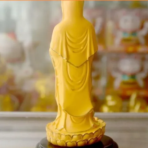 Tượng ngài Quan Thế Âm đứng vàng nhạt viền cao 13cm 841677