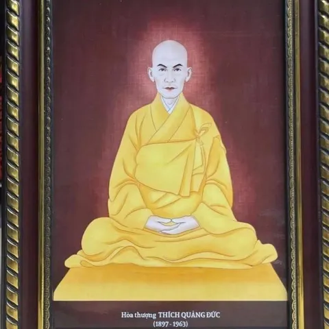 Tranh HÒA THƯỢNG THÍCH QUẢNG ĐỨC ( có khung ) đủ kích thước  CÓ HOẢ TỐC 841715