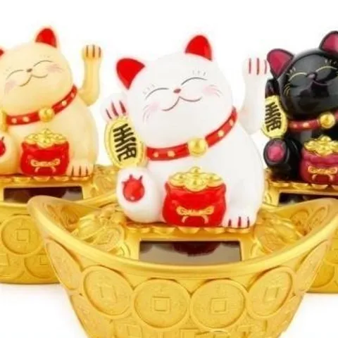 MÀU VÀNG  - Chú Mèo May Mắn Ngồi Trên Thỏi Vàng 841740